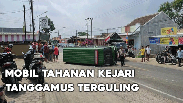 Mobil Tahanan Kejari Tanggamus Terguling