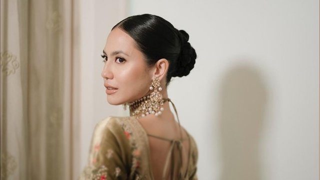 Cantiknya Pevita Pearce di Malam Berinai